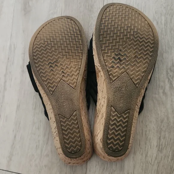 Minnetonka Black Woven Wedge Sandels - Picture 5 of 5